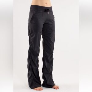 Lululemon studio pant 6 Reg Black Lined